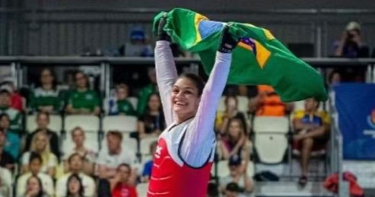 Maria Clara Pacheco é campeã mundial de taekwondo e encerra jejum de 20 anos do Brasil