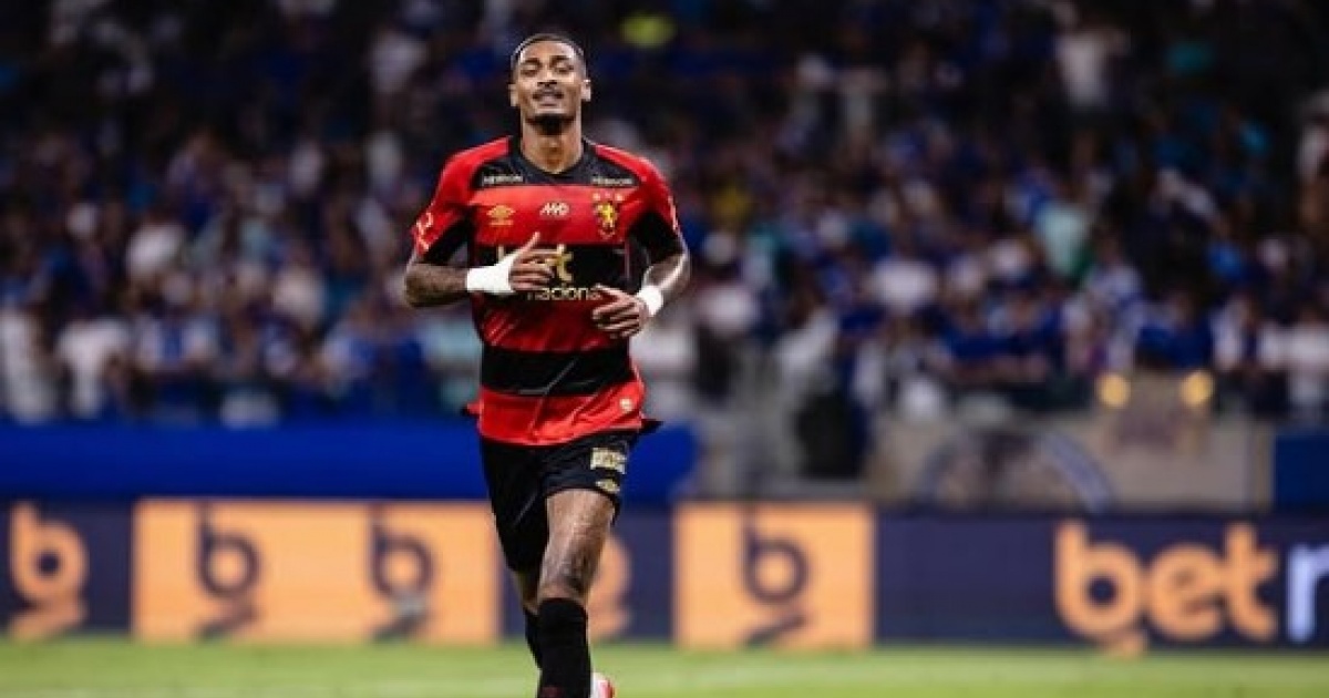 Bomba no Sport! Artilheiro Derik Lacerda Afastado por Indisciplina: Entenda o Caso!