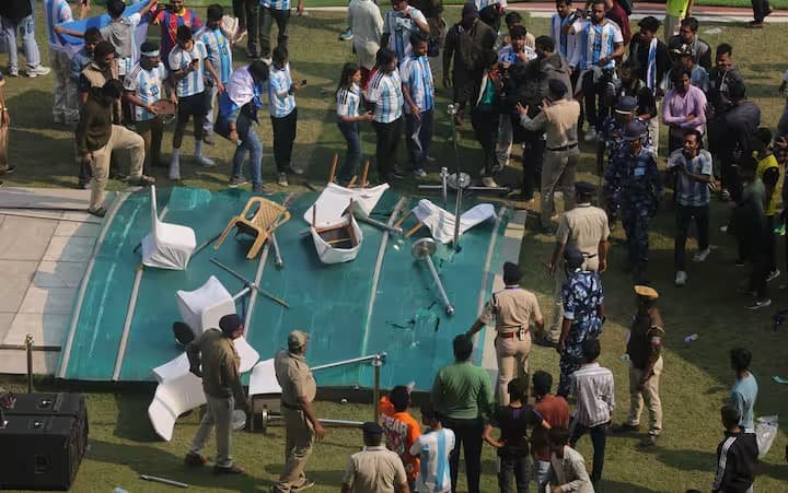 Passagem relâmpago de Messi em estádio na Índia gera revolta e confusão entre torcedores; veja imagens 6 Messi Índia - estádio Salt Lake