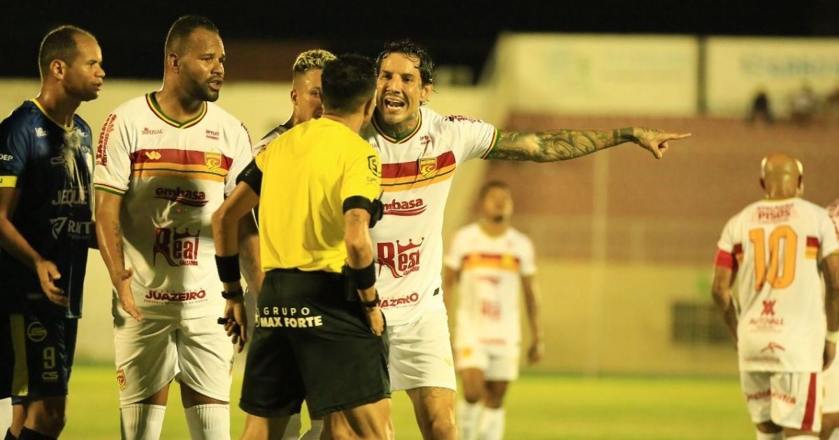 Zagueiro da Juazeirense, Victor Ramos projeta reencontro com o Vitória no Barradão: 