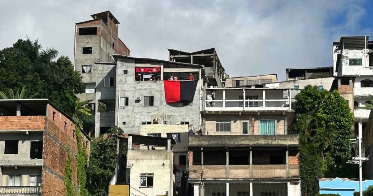 VÍDEO: Bandeira do Vitória e provocações de torcedores do Bahia marcam pré-jogo do Ba-Vi 506
