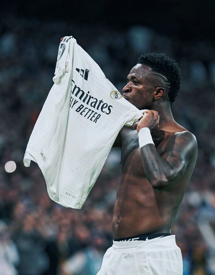 Vinícius Júnior e Real Madrid acertam renovação de contrato, diz jornal espanhol