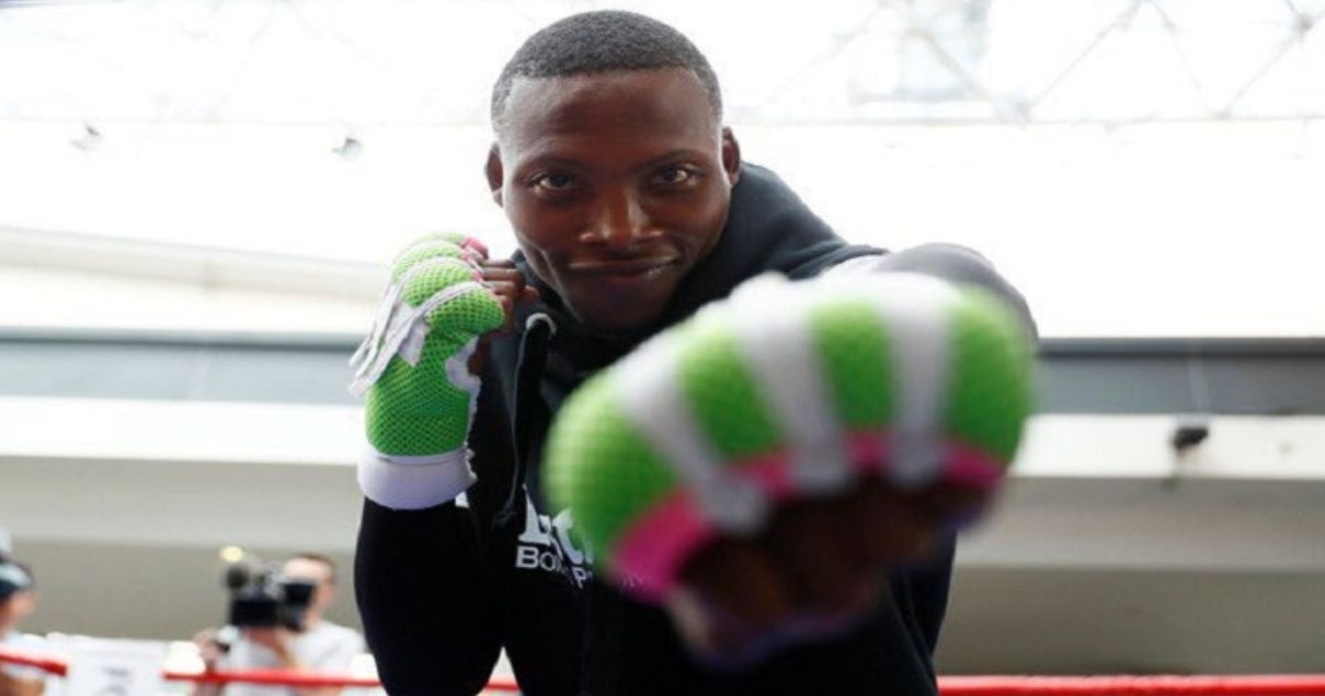 Ex-campeão mundial de boxe, Zolani Tete é morto a tiros no portão de casa aos 38 anos