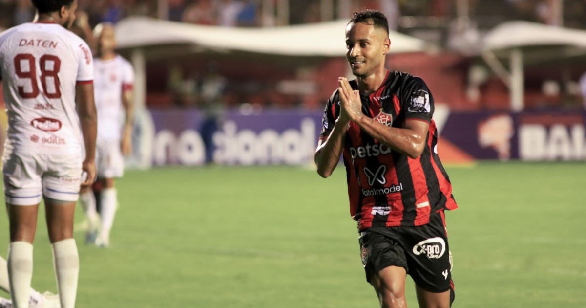 Ex-Vitória, Mateus Gonçalves busca clube para atuar na Bahia, mas alta pedida salarial dificulta negociações; entenda