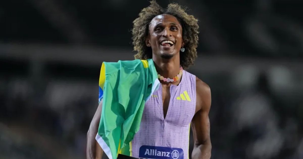 Alison dos Santos, após recorde mundial, conquista título de Atleta do Mês no Atletismo