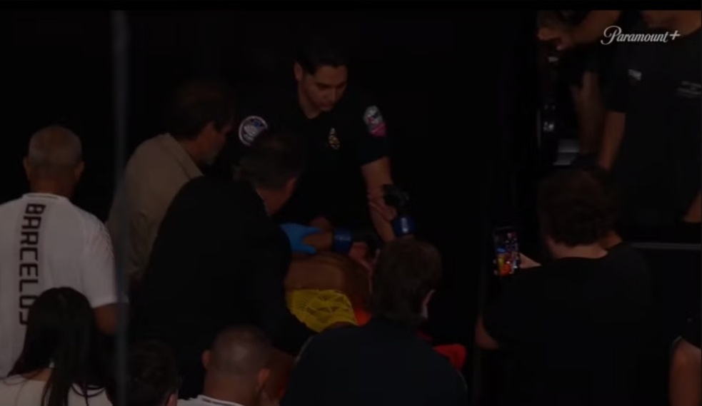 Brasileiro é derrotado no evento principal do UFC Fight Night e sai de maca para hospital