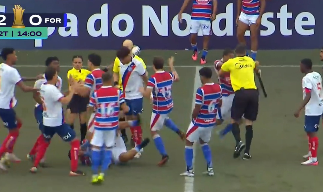 Confusão entre jogadores marca final da Copa do Nordeste Sub-20 entre Bahia e Fortaleza