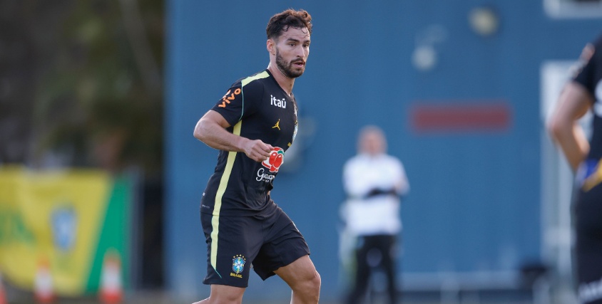 Martinelli celebra primeira convocação e destaca privilégio de defender a Seleção: "Todo jogador quer estar aqui"