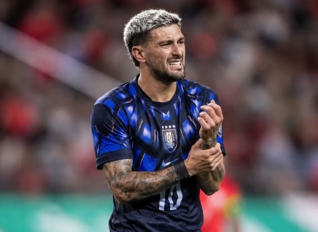 Flamengo confirma lesão de Arrascaeta após queda em jogo do Uruguai; meia deve ficar de fora das semis da Libertadores