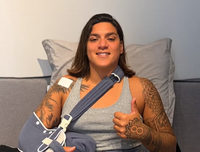 Ana Marcela Cunha passa por cirurgia no ombro direito e inicia recuperação