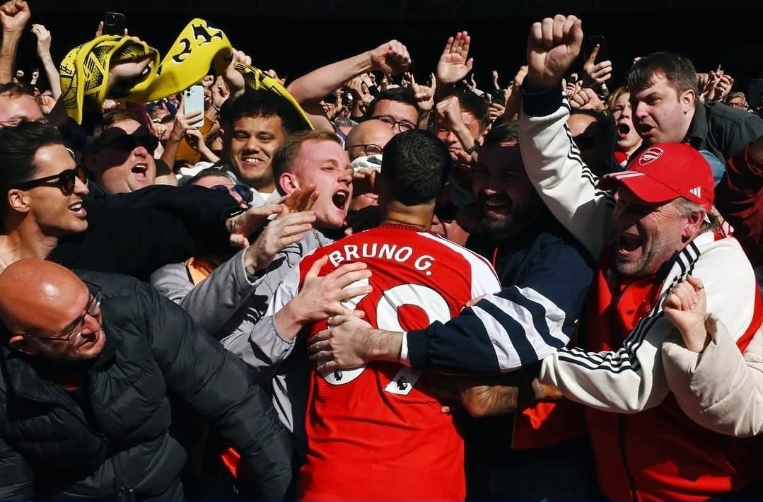 Arsenal vence Leeds de virada com golaço de Bruno Guimarães pelo Campeonato Inglês