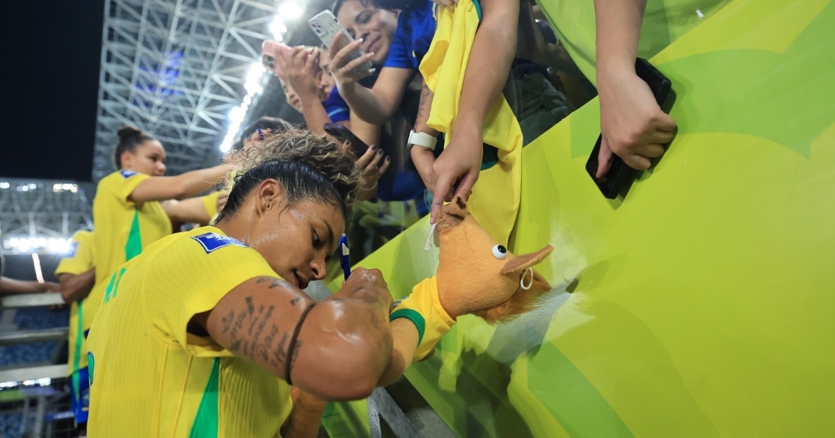 Baiana da Seleção Brasileira, Raissa Bahia projeta vaga na Copa do Mundo de 2027: "Buscando evoluir a cada dia"