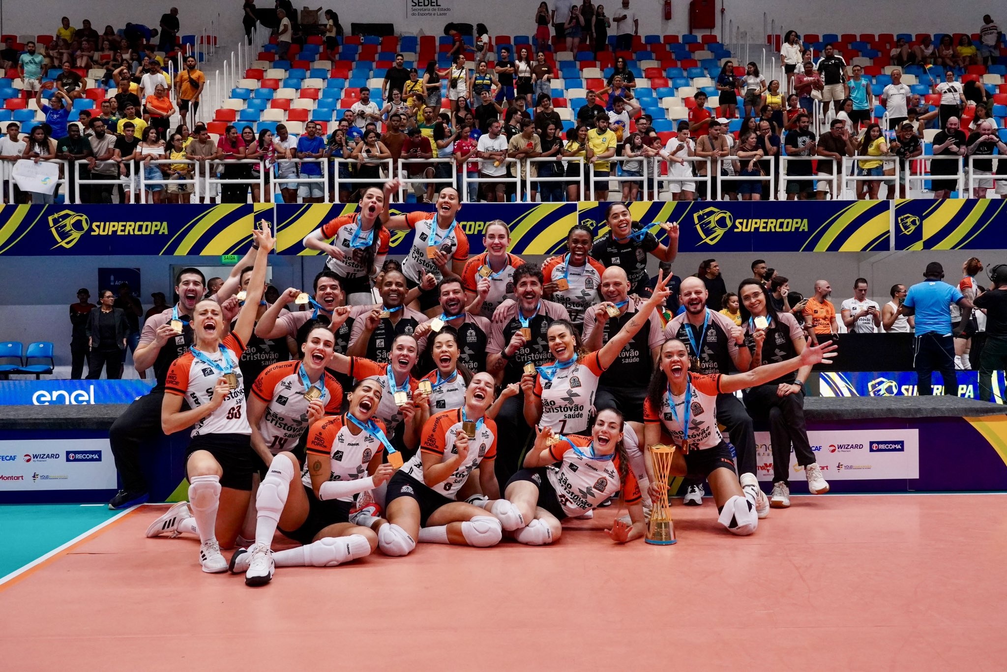 Vôlei: Com Tifanny liberada pela Justiça, Osasco bate o Praia Clube e é bicampeão da Supercopa
