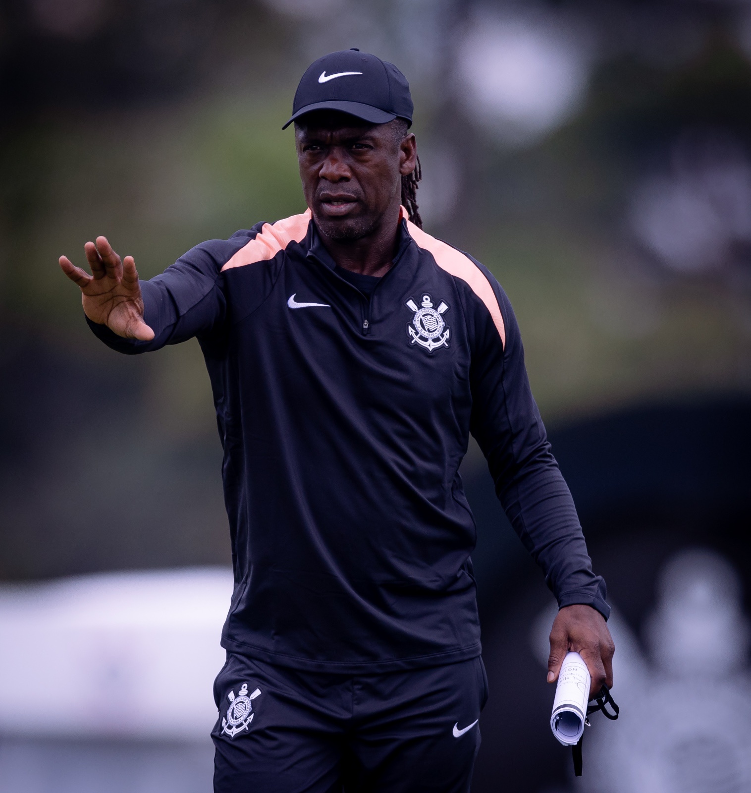 Seedorf tem estreia adiada e não comandará Corinthians contra o Vitória