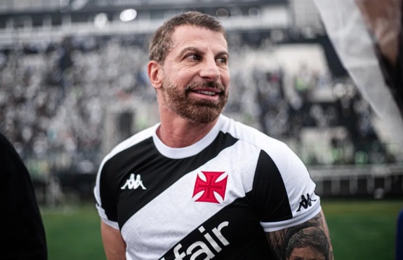 Pedrinho é internado com infecção facial e desfalca o Vasco na semifinal da Sul-Americana