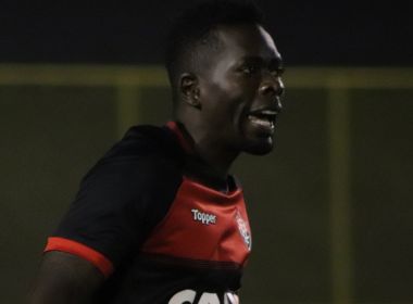 ‘Um ponto importante’, diz Kanu após empate com o Corinthians