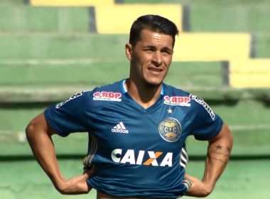 Vitória anuncia empréstimo de Jonatas Belusso para o Coritiba