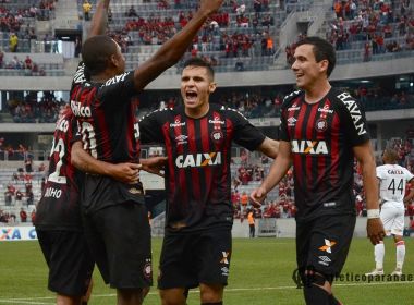 Vitória é goleado pelo Atlético-PR na Arena da Baixada