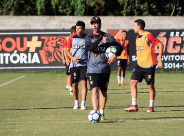 Com treino fechado à imprensa, Vitória realiza coletivo na Toca do Leão