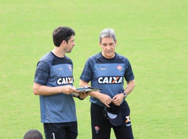  Carpegiani comanda primeiro treino no Vitória e promove coletivo
