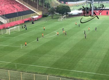 Carpegiani comanda coletivo com reservas; titulares realizam treino físico