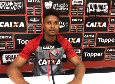 Vitória renova contrato de Lucas Ribeiro até dezembro de 2021