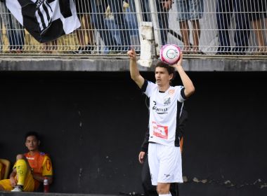 Vitória negocia com o lateral-esquerdo Fabiano