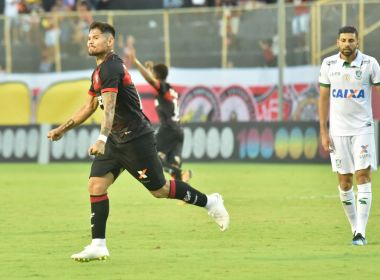 Com gol de Léo Ceará, Vitória bate América-MG e se afasta do Z-4