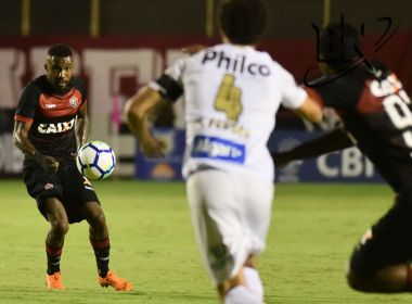 Rhayner se diz frustrado com derrota para o Santos no Barradão