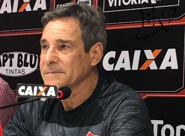 Vitória anuncia rescisão de contrato de Carpegiani; João Burse assume o time
