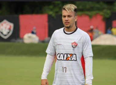 Agente revela contato da diretoria do Vitória para negociar renovação com Jhemerson
