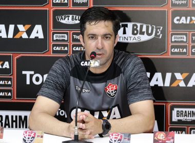 João Burse faz mistério para estreia, mas diz que Vitória tem time ofensivo e defensivo