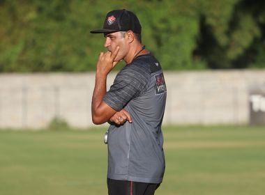 Chamusca relaciona 20 jogadores para compromisso do Vitória contra Jacobina