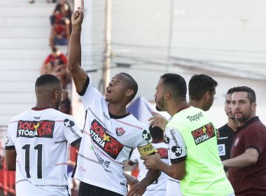Everton Sena celebra gol marcado e crê em evolução do Vitória