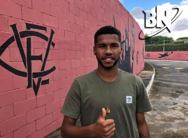 Wesley se apresenta ao Vitória para iniciar os exames médicos