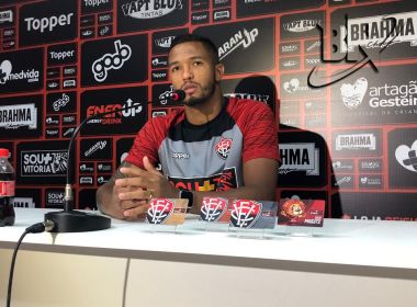 Lesão na coxa tira Felipe Garcia de duelo do Vitória contra o Bragantino