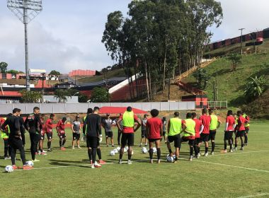 Osmar Loss prioriza bola parada em treino do Vitória