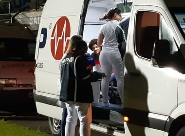 Após empate, Felipe Gedoz reclama de dores no peito e é atendido em ambulância