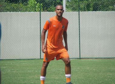 João Victor desembarca em Salvador e se apresenta ao Vitória nesta quinta-feira