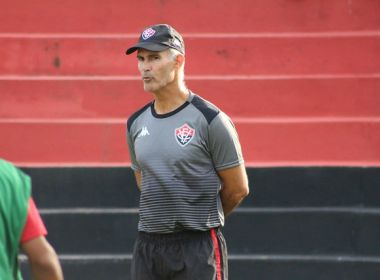 Com Martín Rodriguez e Van, Amadeu relaciona 23 atletas contra o Guarani