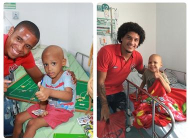 Jogadores do Vitória fazem visita especial a crianças com câncer no Martagão Gesteira