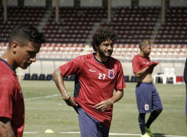 Por e-mail, Vitória anuncia contratação do volante Fernando Neto