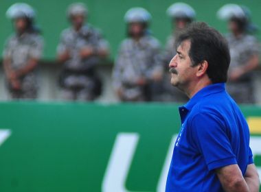 Curado do coronavírus, René Simões critica Mandetta e fala em 'terrorismo'