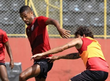 Bruno Pivetti dá ênfase à parte tática em treinamento do Vitória na Toca do Leão