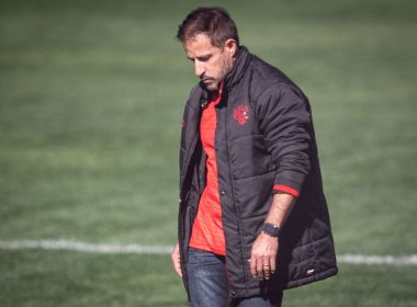 Faltou concentração ao Vitória no primeiro tempo, diz Ramon Menezes