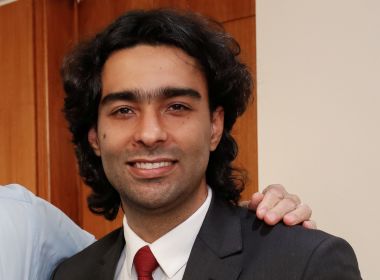 'Parça' de Paulo Carneiro recebeu R$ 830 mil do Vitória; comissão investiga pagamento
