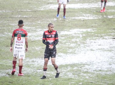 Em campo encharcado, Vitória empata com o Brusque fora de casa