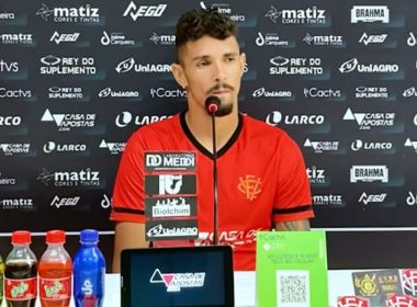 Manoel treina entre os titulares do Vitória e deve começar jogando contra o Botafogo