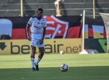 Vitória anuncia compra definitiva do volante João Pedro