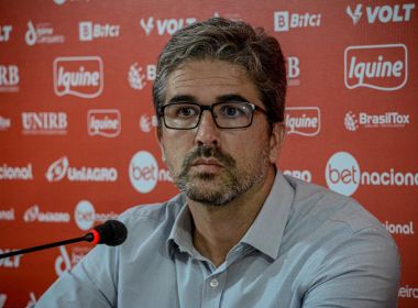Pastana chega ao Vitória e afirma: 'Temos que olhar o mercado'
